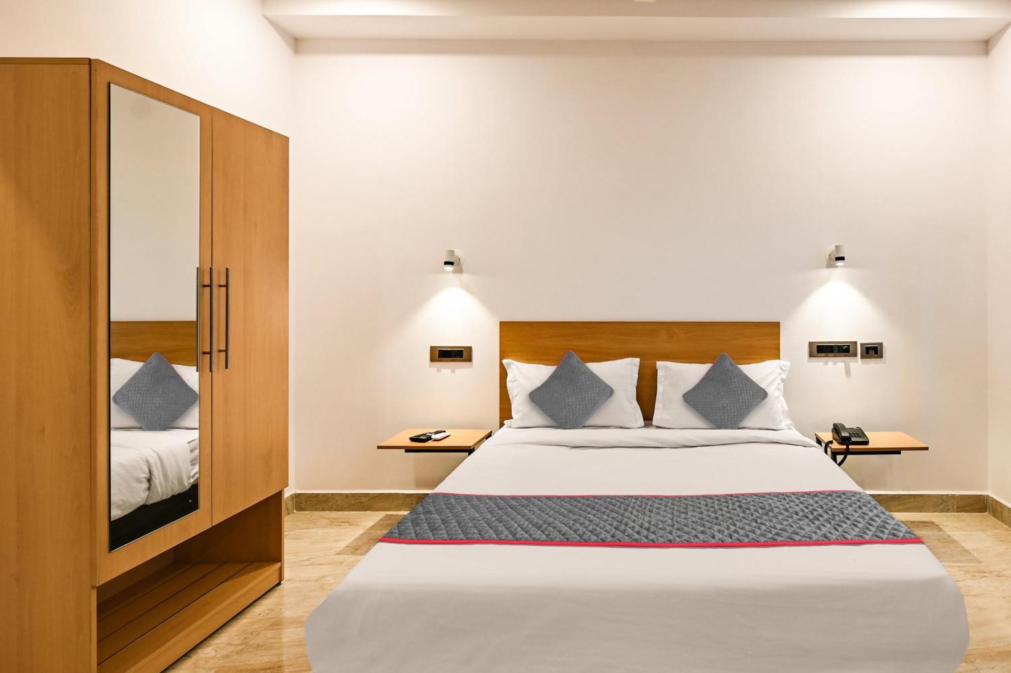 Super Townhouse De Alphabet Karmanghat Hyderabad Exterior foto